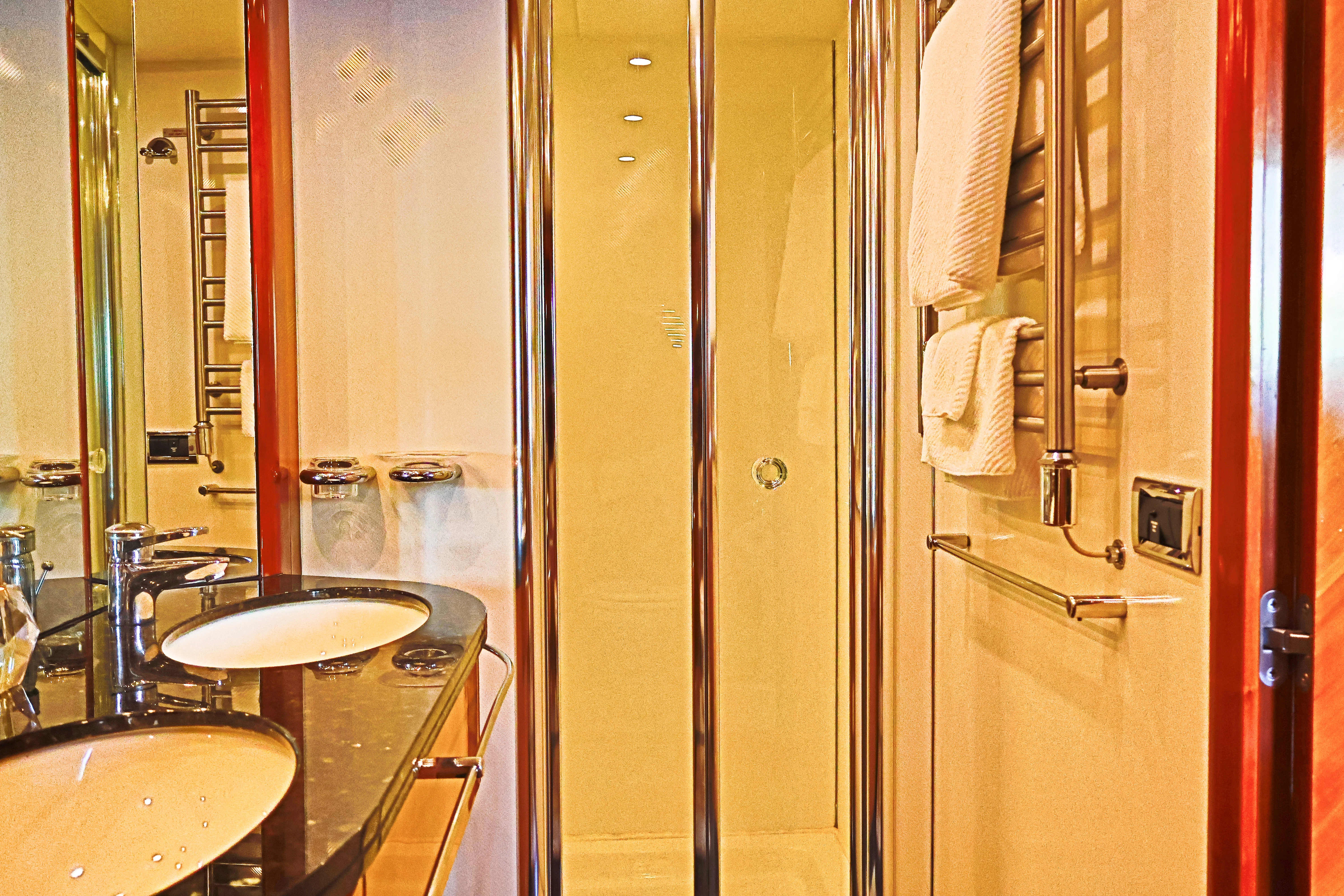 90ft Sunseeker Deep Blue master bathroom vanity